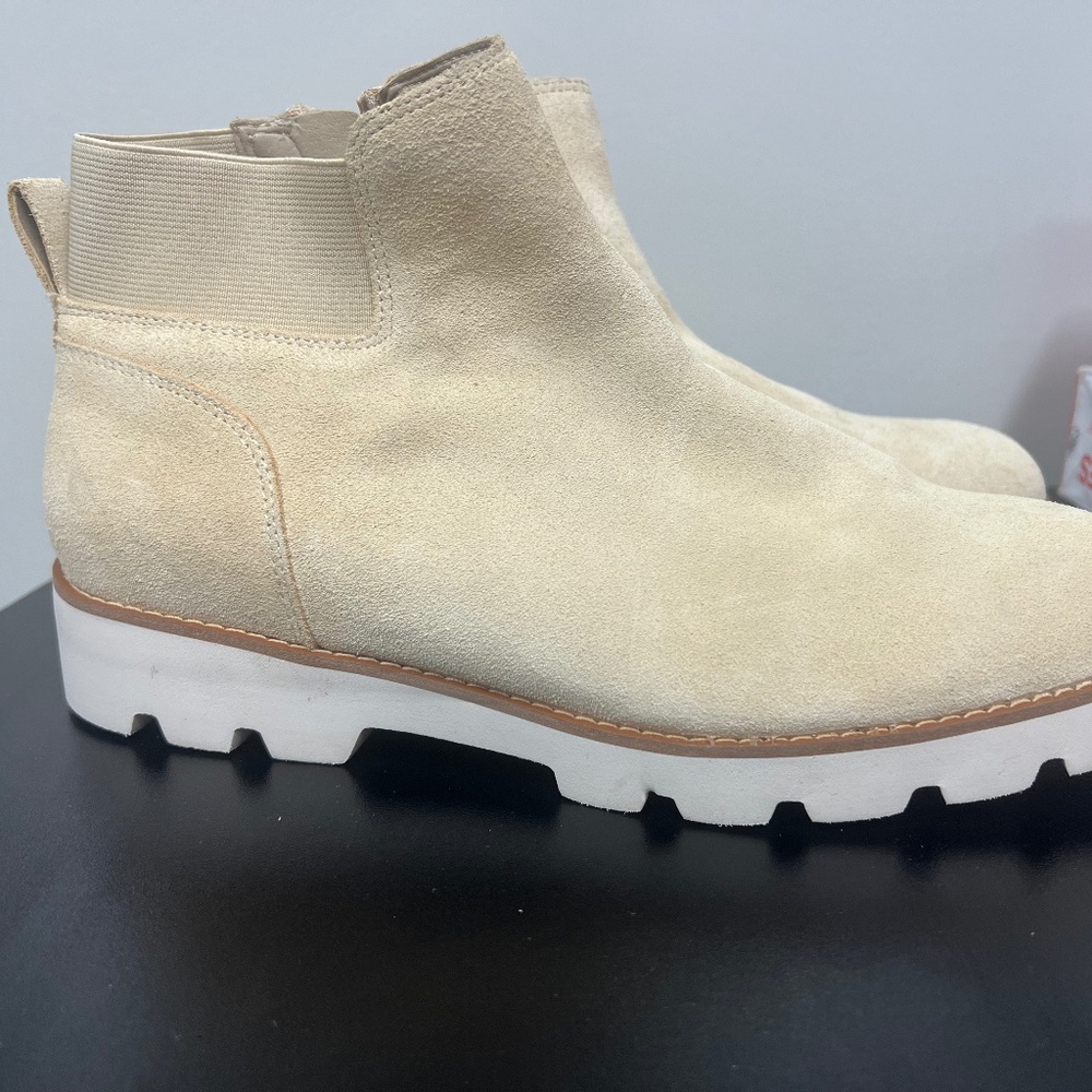 Vionic Chelsea boots